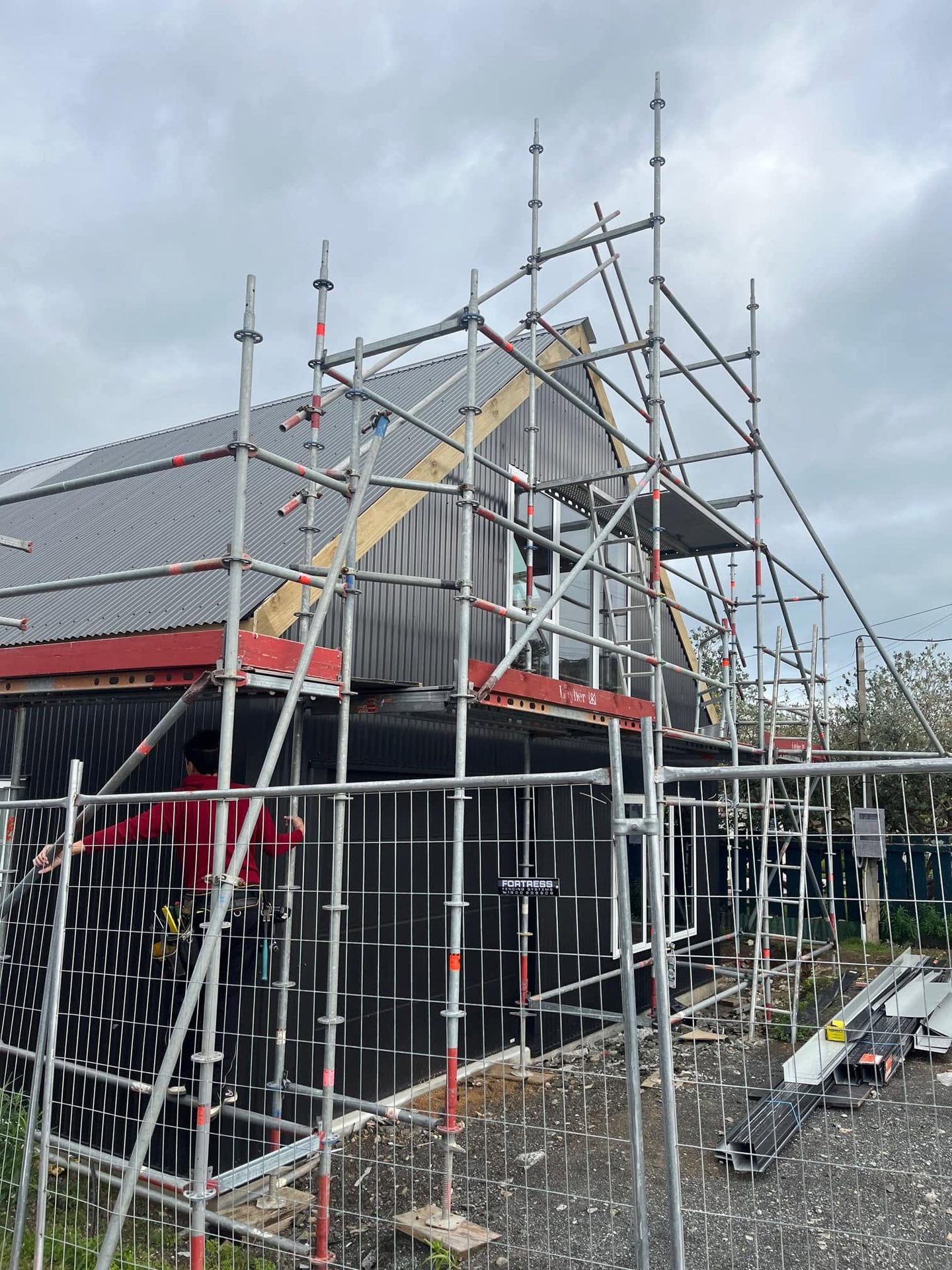 Full roof scaffolding on a residential build